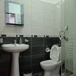 Sunset Boulevard בית הארחה צ'פרו