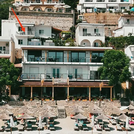 Sunset Boulevard 3* Qeparo
