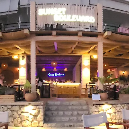 Sunset Boulevard Guest house *